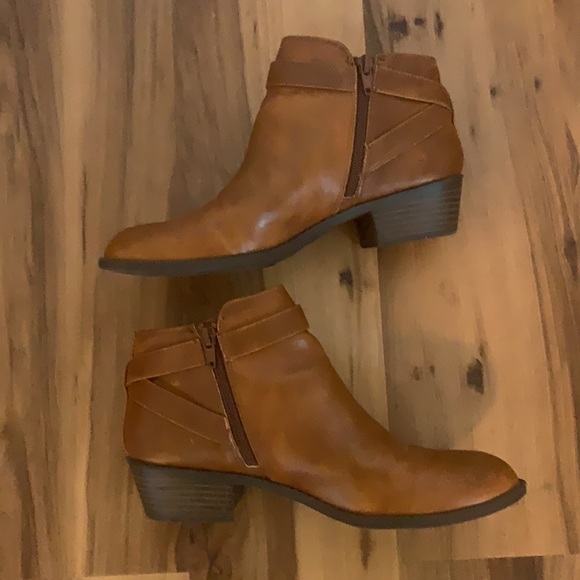 Excellent Condition - American Eagle Booties - Picture 5 of 9